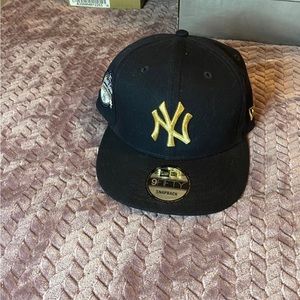 NWOT NEW ERA YANKEES HAT -SNAPBACK-